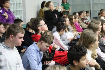 Inscenizacja z udziałem uczniów wieluńskich szkół w Bibliotece Miejskiej - dotyczyła Nagrody Nobla